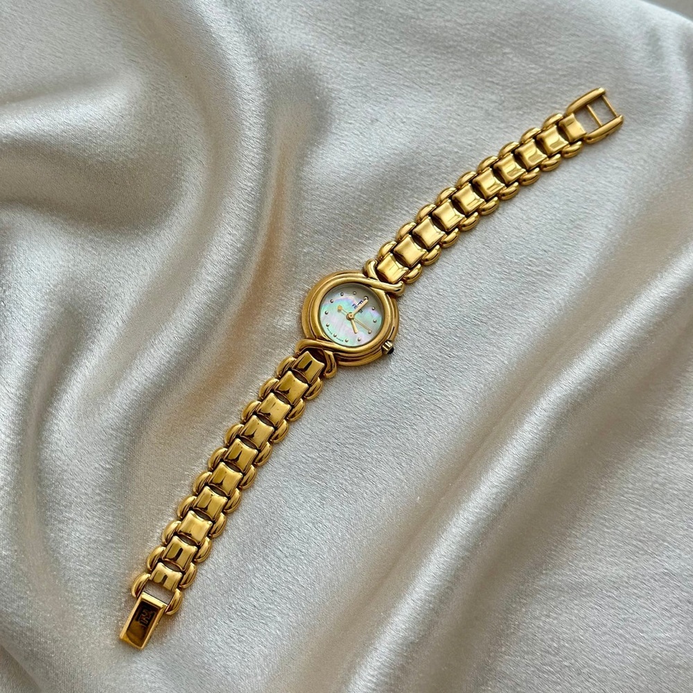 AUTHENTIC VINTAGE FENDI MOTHER-OF-PEARL WATCH - Picture 5 of 10